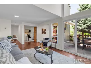 Photo #6: 1034301 Listing