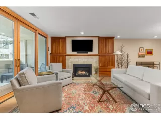 Photo #5: 1034346 Listing