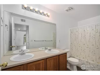 Photo #6: 1034376 Listing