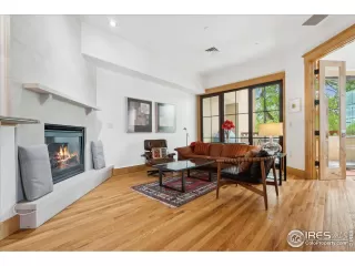 Photo #4: 1034553 Listing