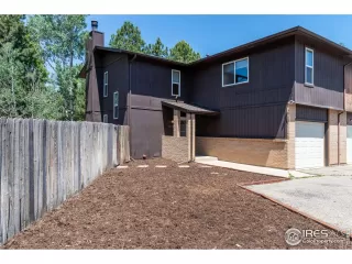 Photo #2: 1034602 Listing