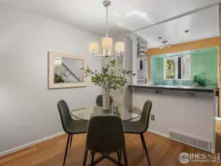 Photo #2: 1034613 Listing