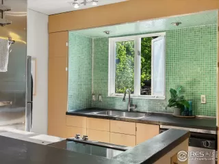 Photo #3: 1034613 Listing