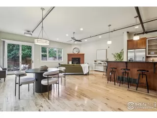 Photo #4: 1034668 Listing