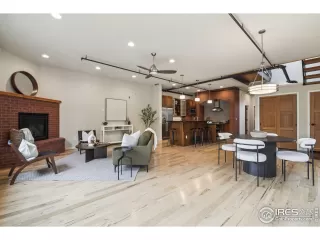 Photo #5: 1034668 Listing