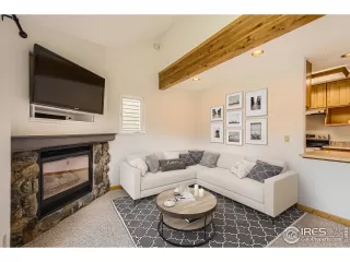 Photo #4: 1034669 Listing