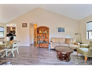 Photo #6: 1034714 Listing