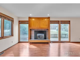 Photo #4: 1034735 Listing