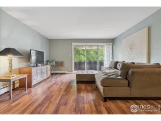 Photo #4: 1034778 Listing