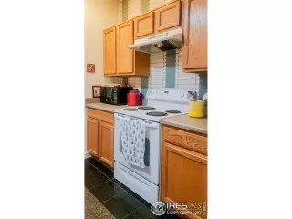 Photo #4: 1034790 Listing