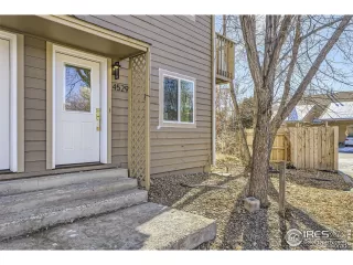 Photo #1: 1034792 Listing