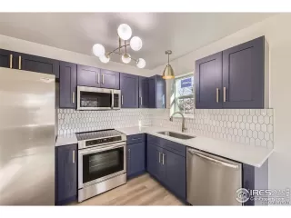 Photo #6: 1034792 Listing