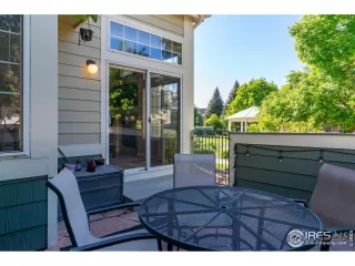 Photo #5: 1034801 Listing