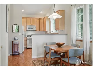 Photo #6: 1034817 Listing