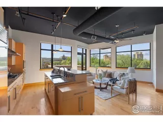 Photo #3: 1034839 Listing