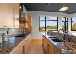 Photo #4: 1034839 Listing