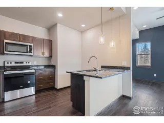 Photo #3: 1034858 Listing