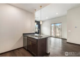 Photo #5: 1034858 Listing