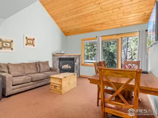 Photo #5: 1034911 Listing