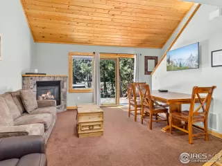 Photo #6: 1034911 Listing