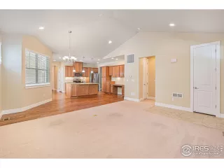 Photo #5: 1034928 Listing