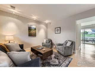 Photo #4: 1034935 Listing