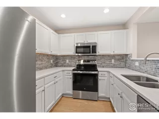 Photo #3: 1034959 Listing