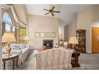 Photo #6: 1034965 Listing