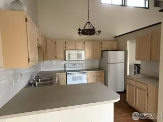 Photo #2: 1034997 Listing