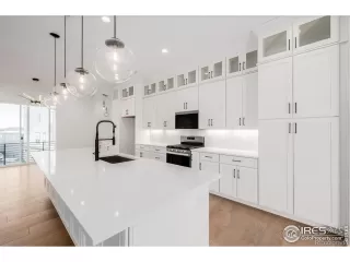 Photo #6: 1035167 Listing