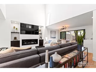 Photo #4: 1035328 Listing