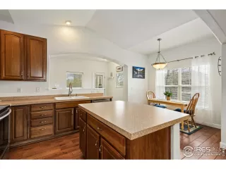 Photo #5: 1035415 Listing