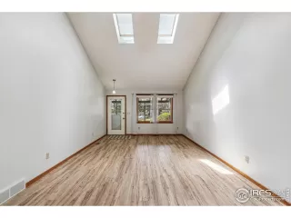 Photo #5: 1035460 Listing