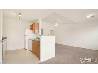 Photo #6: 1035501 Listing