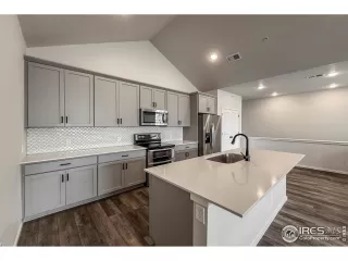 Photo #5: 1035606 Listing