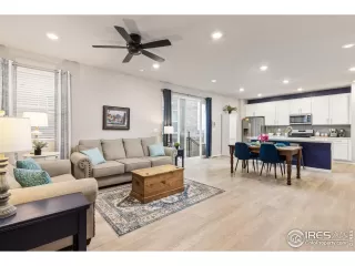 Photo #6: 1035632 Listing