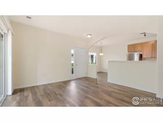 Photo #4: 1035667 Listing