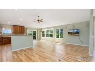 Photo #4: 1035756 Listing