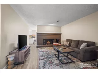 Photo #5: 1035917 Listing