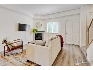 Photo #6: 1035925 Listing