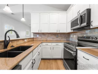 Photo #5: 1035977 Listing 