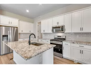 Photo #5: 1035996 Listing