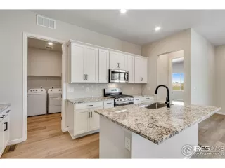 Photo #6: 1035996 Listing