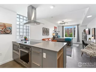 Photo #5: 1035999 Listing
