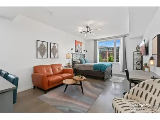 Photo #6: 1035999 Listing