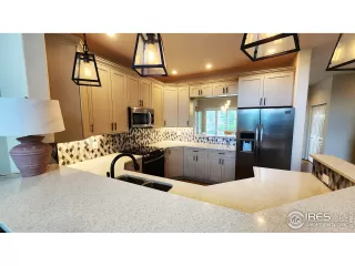 Photo #4: 1036118 Listing