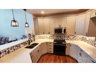 Photo #5: 1036118 Listing