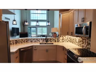 Photo #6: 1036118 Listing