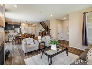 Photo #4: 1036196 Listing