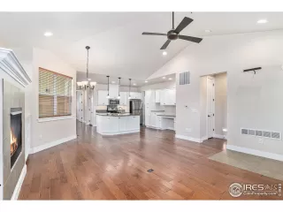 Photo #4: 1036366 Listing